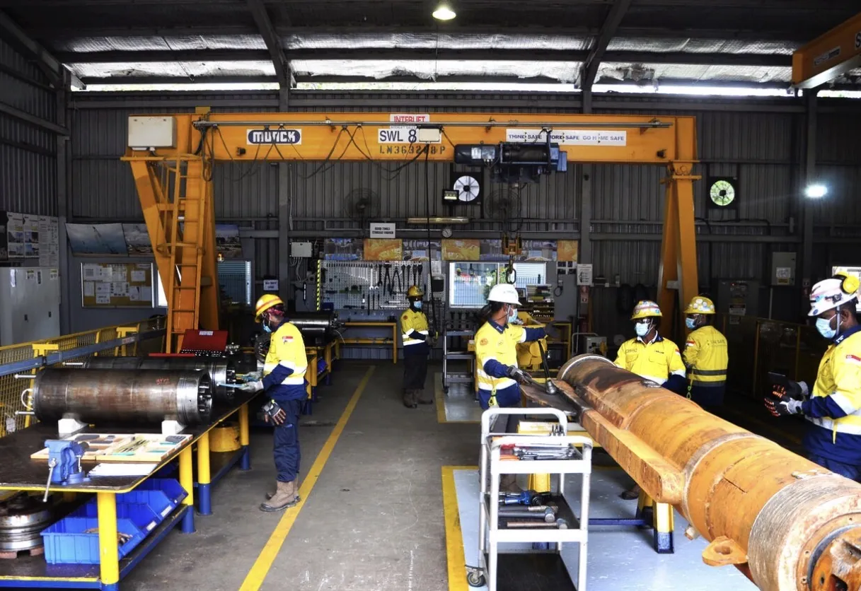 Component overhaul under the gantry